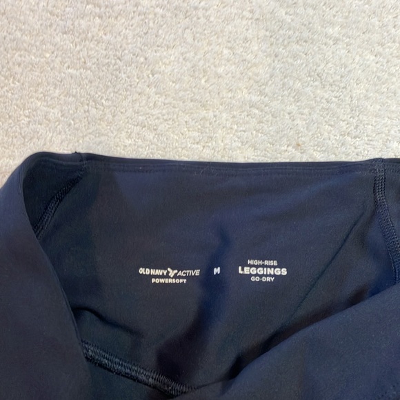 Old Navy high waist powersoft cropped leggings with pockets - Picture 4 of 8